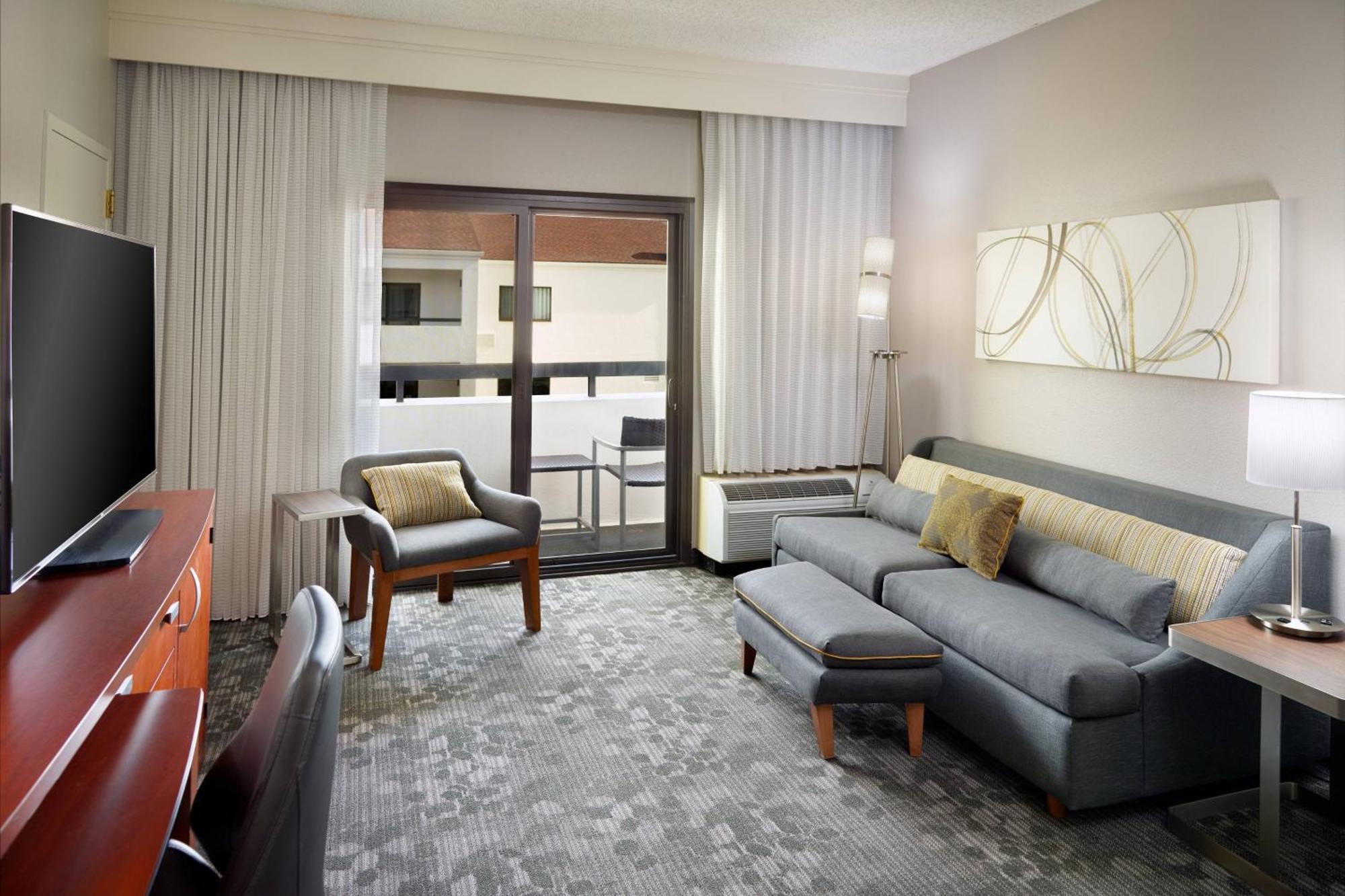 Courtyard By Marriott Atlanta Airport South/Sullivan Road College Park Buitenkant foto